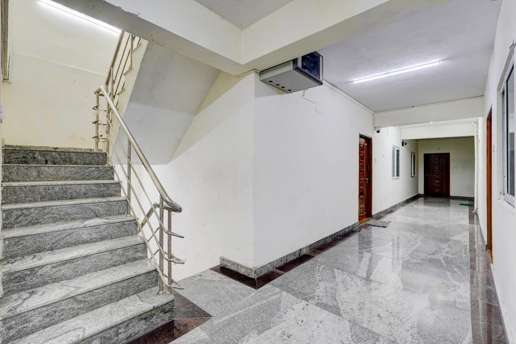 Collection O Sithalapakkam Medavakkam Formerly Srinivasa Residency Madrás Exterior foto